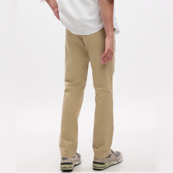 Modern Khakis in Straight Fit with GapFlex
30 x 32 L
Color - Khaki - Picture 3 of 8